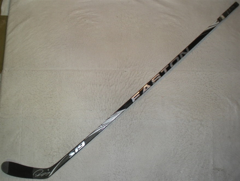 Doughty, Drew * <br>Easton Stick, Autographed, Minor Crack<br>Los Angeles Kings <br>#8