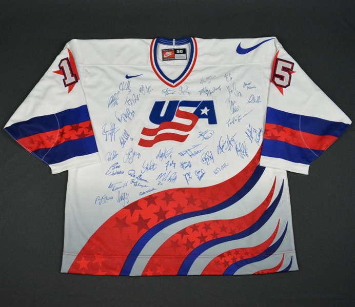 Hull, Brett * <br>White, World Cup of Hockey, Team-Signed with 38 signatures<br>Team USA 1996<br>#15 Size: 56