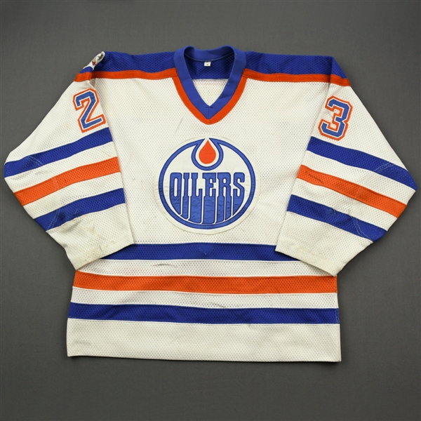 Habscheid, Marc *<br>White w/Universiade 83 Patch<br>Edmonton Oilers 1982-83<br>#23 Size: M