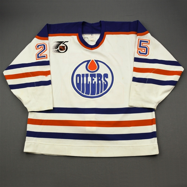 Smith, Geoff *<br>White w/NHL 75th Anniversary Patch<br>Edmonton Oilers 1991-92<br>#25 Size: 54