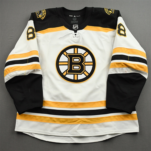 Pastrnak, David <br>White Set 3 / Playoffs<br>Boston Bruins 2021-22<br>#88 Size: 56