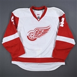 Kindl, Jakub * <br>White Playoffs - Game-Issued (GI)<br>Detroit Red Wings 2015-16<br>#4 Size: 56
