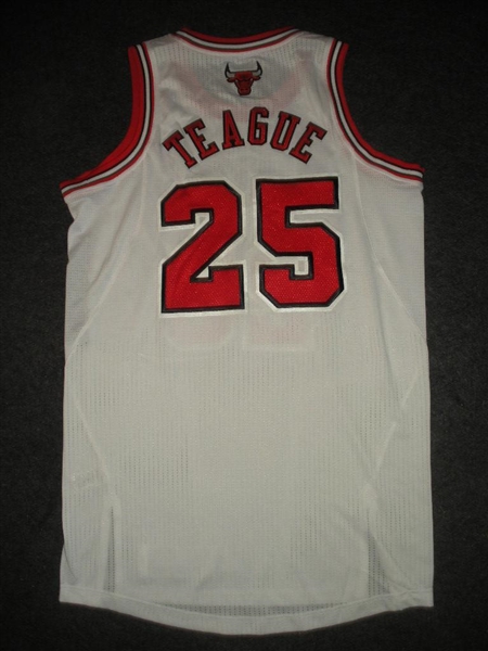 Teague, Marquis<br>White Regular Season - 11/28/12 - Photo-Matched to 1 Game - Worn 1 Game (11/28/12)<br>Chicago Bulls 2012-13<br>#25 Size: XL+2