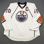Horcoff, Shawn *<br>White Set 3 w/C - Photo-Matched<br>Edmonton Oilers 2010-11<br>#10 Size: 58