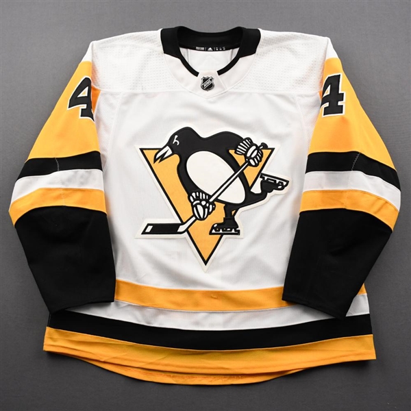 Schultz, Justin *<br>White - Playoffs<br>Pittsburgh Penguins 2017-18<br>#4 Size: 56