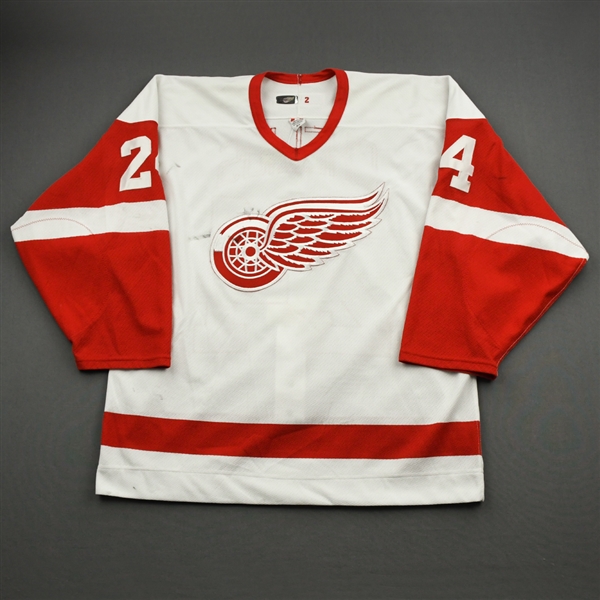Chelios, Chris *<br>White 2nd Set<br>Detroit Red Wings 2002-03<br>#24 Size: 52