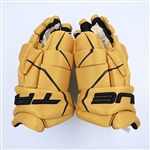 Clifton, Connor<br>True Catalyst 9X Gloves - 2023 Winter Classic - Game-Issued (GI)<br>Boston Bruins 2022-23<br>#75 Size: 14"