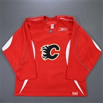 Giordano, Mark *<br>Red Practice Jersey<br>Calgary Flames 2006-07<br>#5 Size: 56