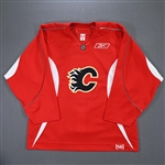 Hamrlik, Roman *<br>Red Practice Jersey<br>Calgary Flames 2006-07<br>#4 Size: 56