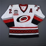Wesley, Glen *<br>White w/A, w/ NHL 2000, Raleigh Arena & Steve Chiasson Memorial Patches - Autographed<br>Carolina Hurricanes 1999-00<br>#2 Size: 56