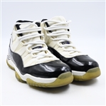 Jordan, Michael *<br>Nike - Air Jordan XI "Concord" - Nike - Air Jordan XI "Concord" - Worn 12/8/1995 - PHOTO-MATCHED - Autographed<br>Chicago Bulls 1995-96<br>#23 Size: 13.5